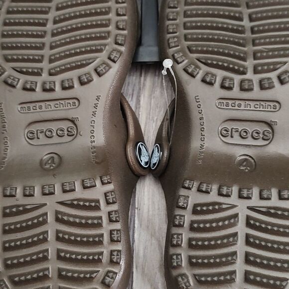 Crocs brown girls sandals Sz 4 New - Picture 10 of 10